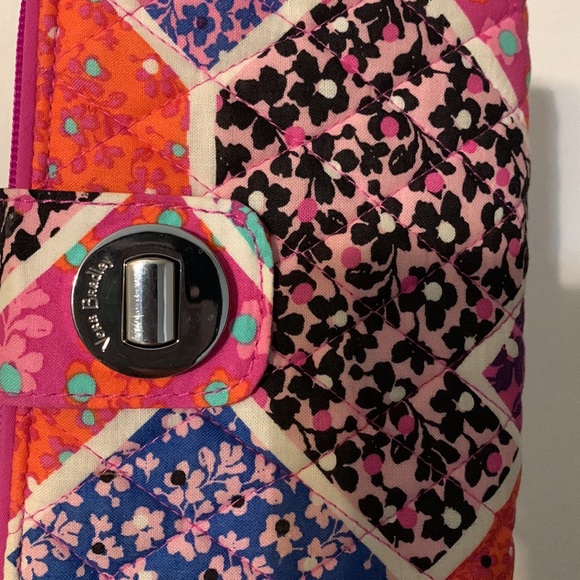 Vera Bradley - Monogram Wallet - Picture 5 of 6